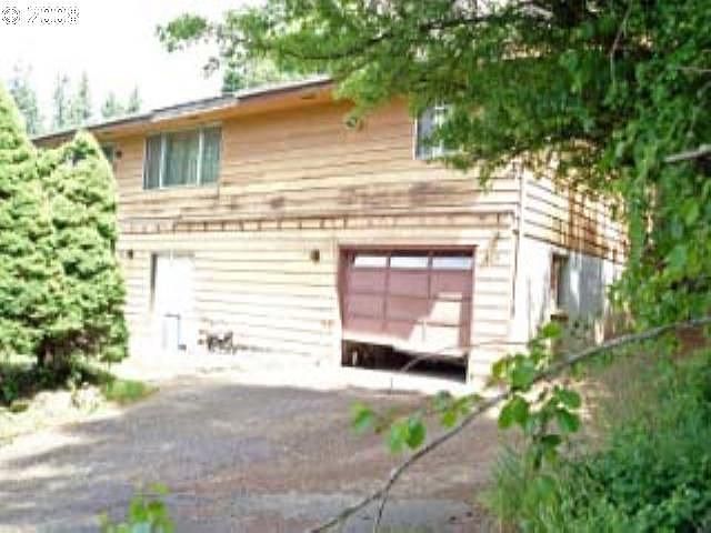 2nd image of 325 NE Wisteria Way