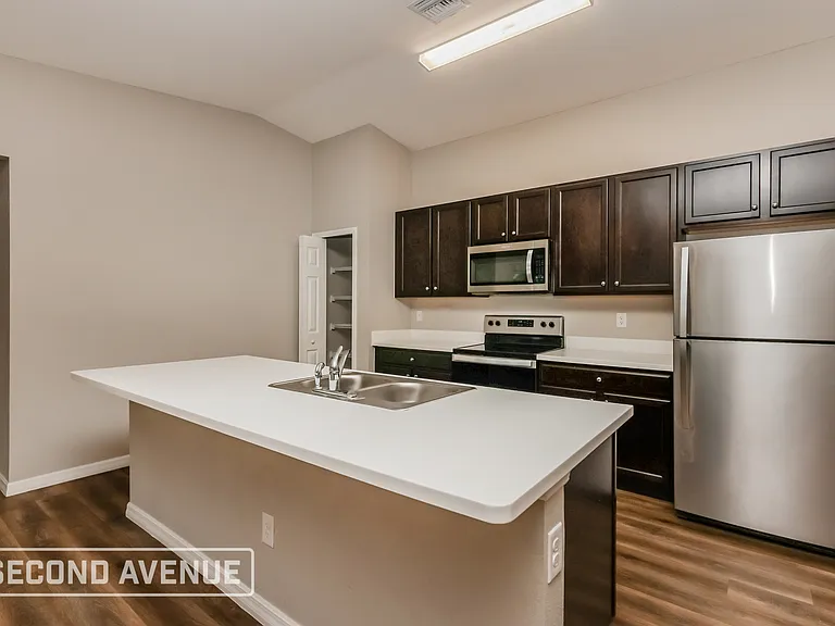 736 Barcia St E — Photo 6
