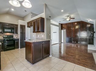 915 Meadowdale Rd, Arlington, TX 76017