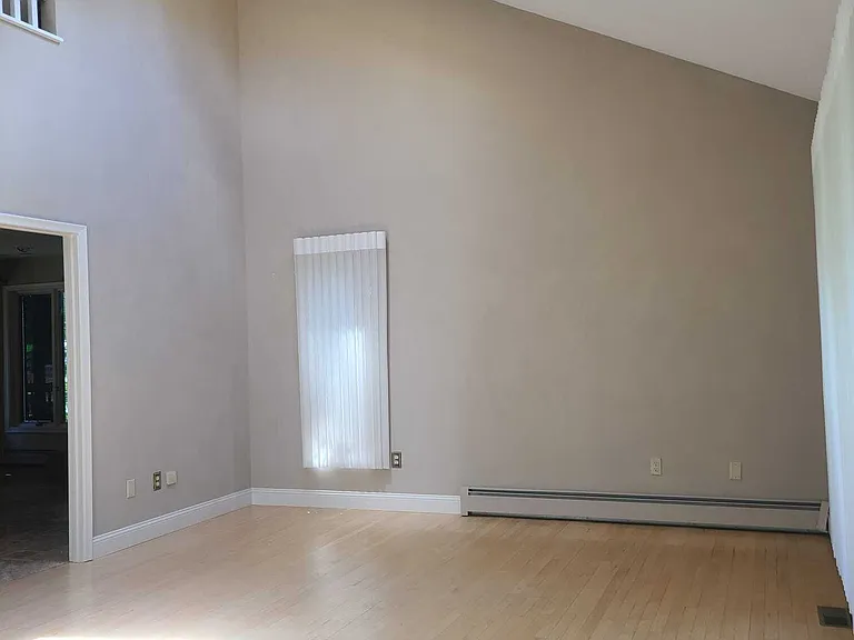 925 Dunbar Hill Rd — Photo 7