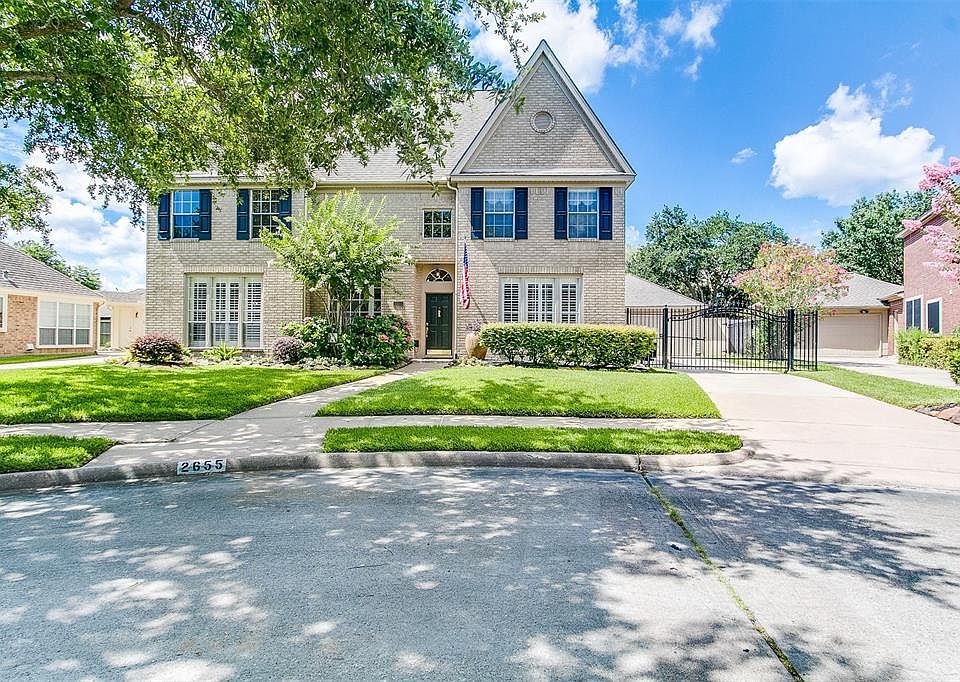 1st image of 2655 Waverly Dr