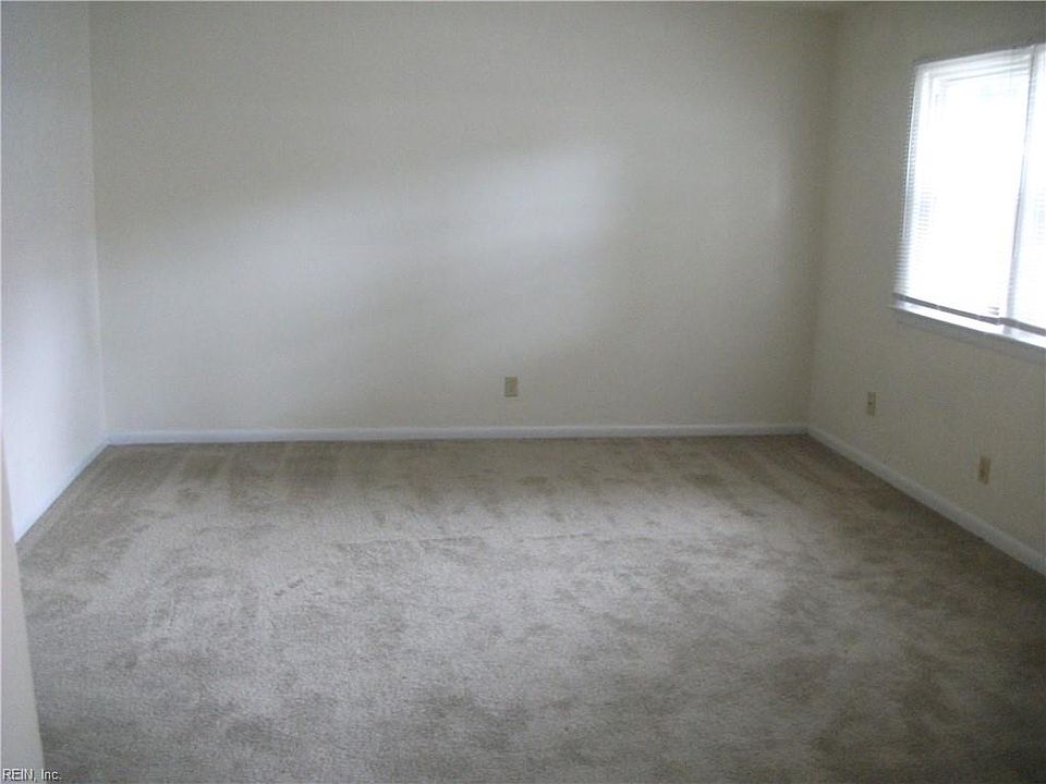 2nd image of 1131 Hullview Ave #A