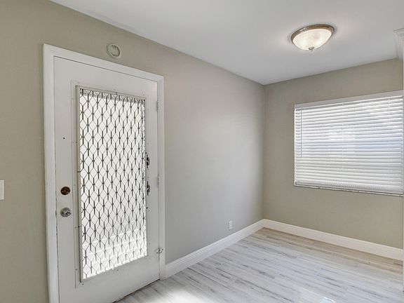 5th image of 180 Burgundy Dr #D