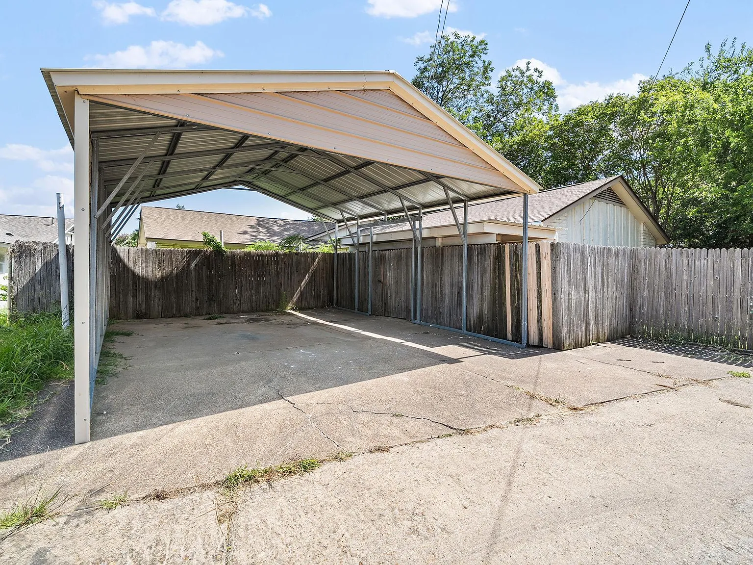 4 bed, 2.0 bath, 2769 sqft, $866 — Photo 3