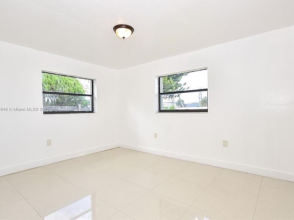 5th image of 14322 NE 18th Ave #2