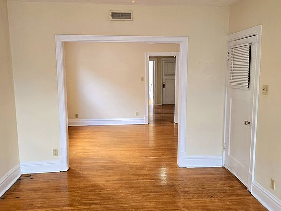 3rd image of 4976 Pernod Ave