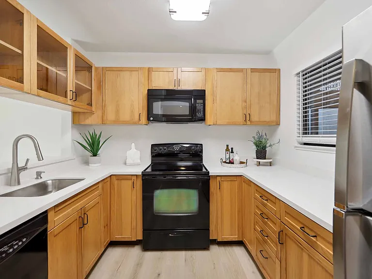 413 N Villa Way — Photo 6
