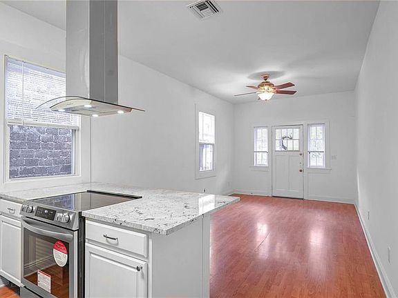 3rd image of 1032 Josephine St
