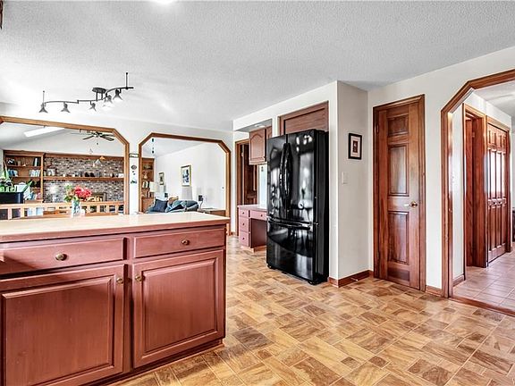 5th image of 50 River Oaks Dr