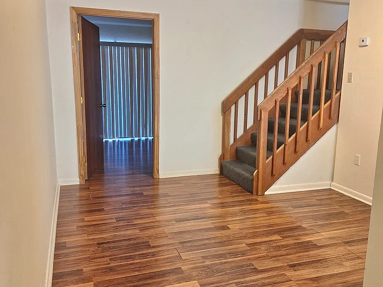 2136 SW 39th Dr — Photo 2