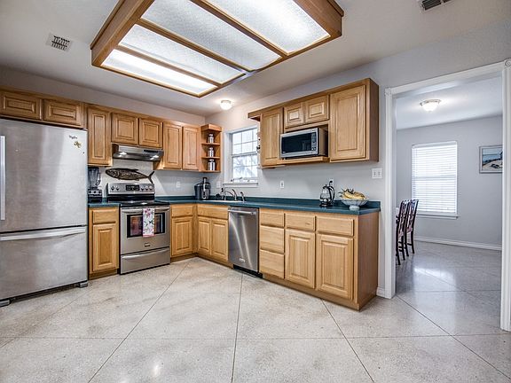 4th image of 225 Skyview Dr