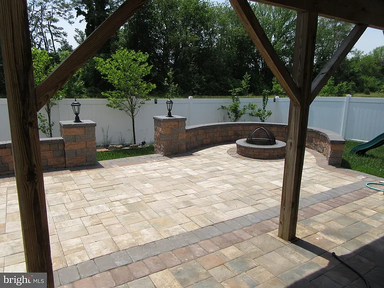 220 Jenny Dr — Photo 18