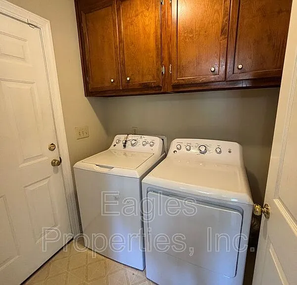 216 Waters Cir — Photo 6