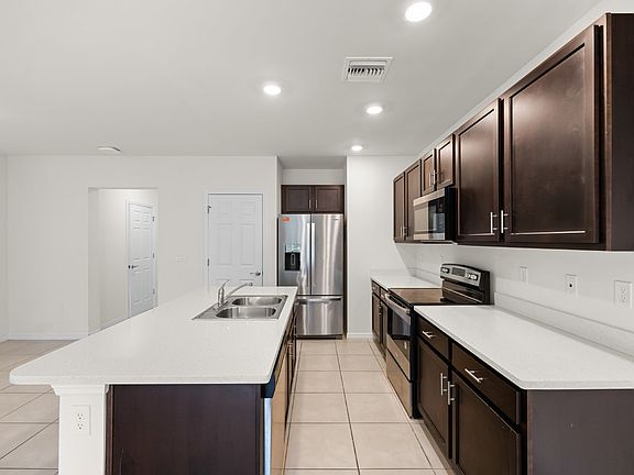 3rd image of 15115 Wildflower Cir