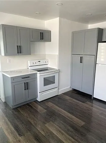 2350 SW 26th Ln — Photo 2