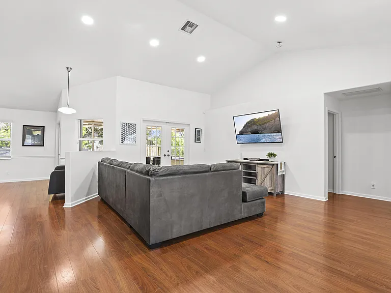 13885 Sheffield St — Photo 8
