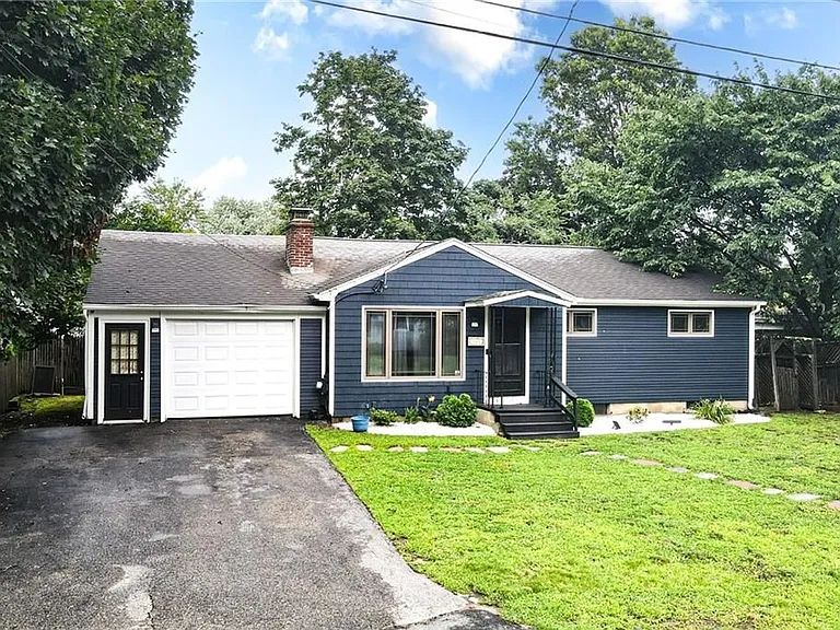 123 Lockhaven Rd — Photo 2