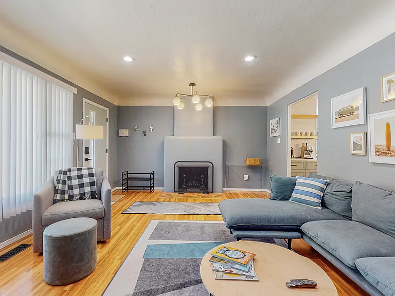 837 Adams St NE — Photo 12