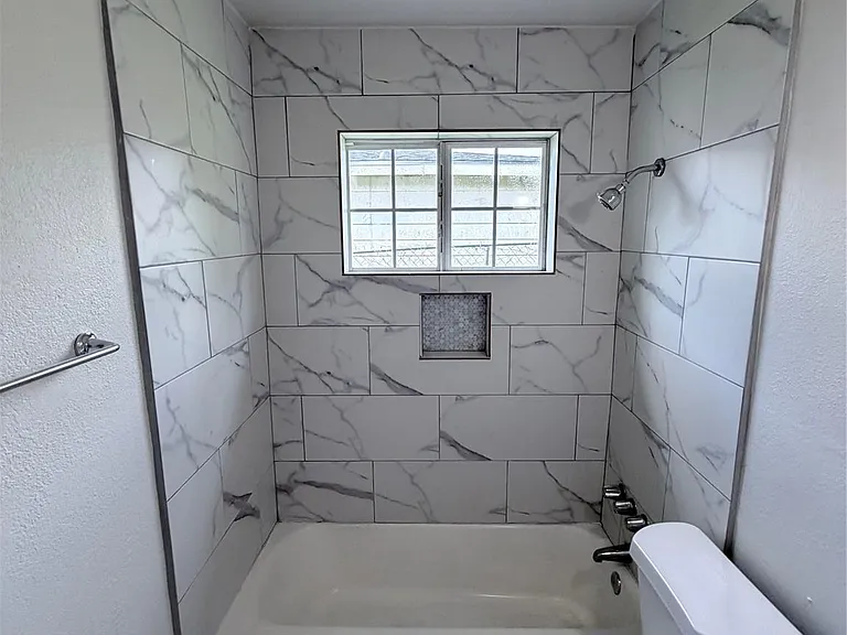 208 Preston St — Photo 18