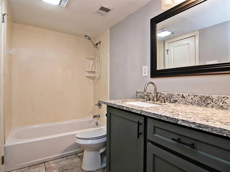 2410 Valley Dr — Photo 11