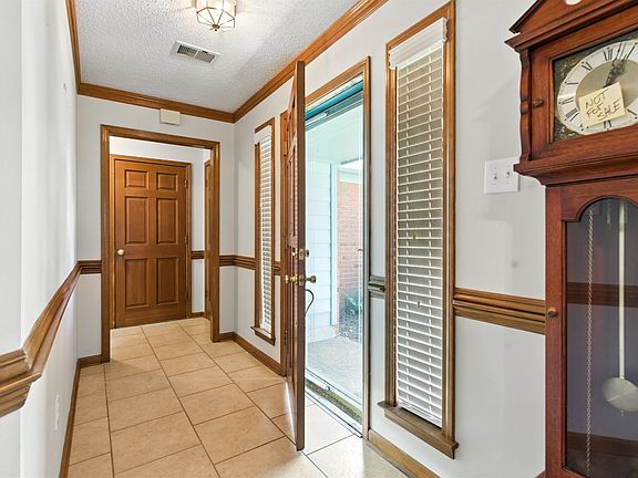2nd image of 5482 Craigmont Dr