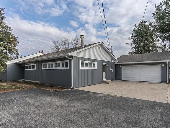 Extended parking area, leading to the garage.