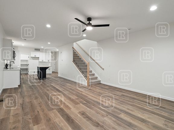 4th image of 715 E Lacrosse Ave #1