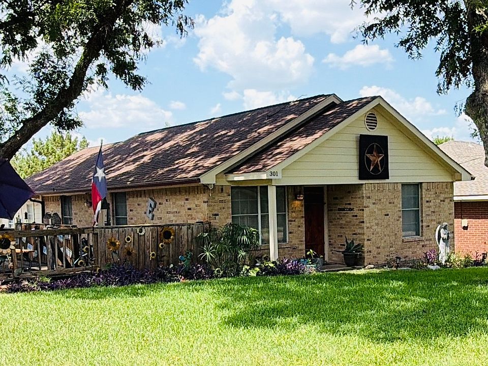 1st image of 301 E Mimosa St