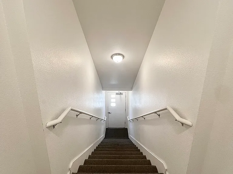 Esposti Park Apartments — Photo 14