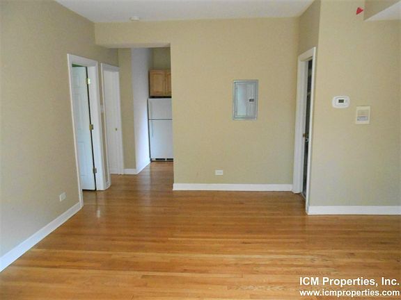 2nd image of 853 W Cornelia Ave #2NTT
