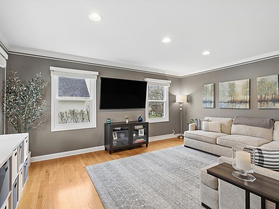 5th image of 1278 Thorndale Ln