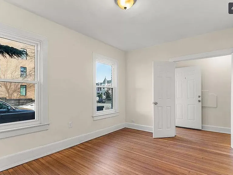 325 V St NE #1 — Photo 4