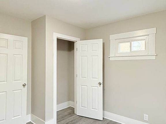 4th image of 1042 1/2 Leishman Ave