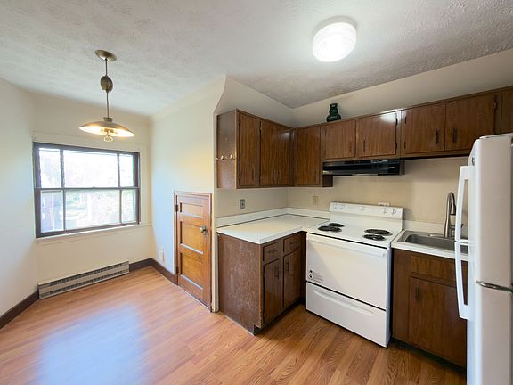 2nd image of 140 Cottage St #3FR