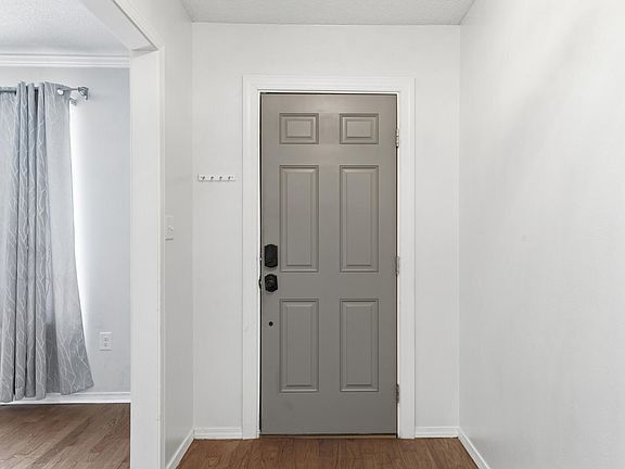 4th image of 8 Poplar Ave