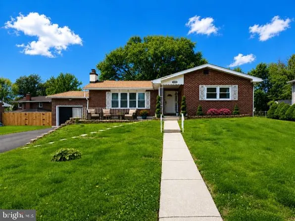 1010 Excelsior Dr, Upper Chichester, PA 19014