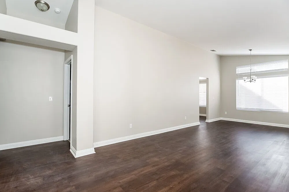 3 bed, 2.0 bath, 1322 sqft, $2,670 — Photo 2