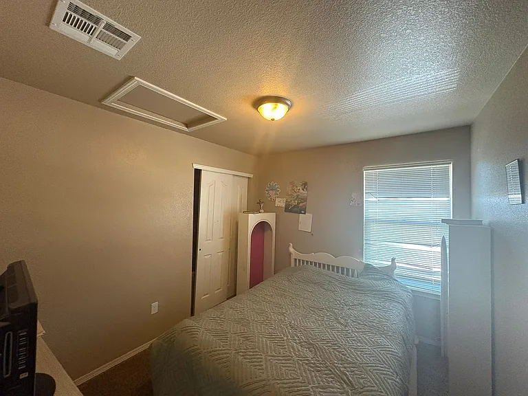 629 Bell Gordon St — Photo 15