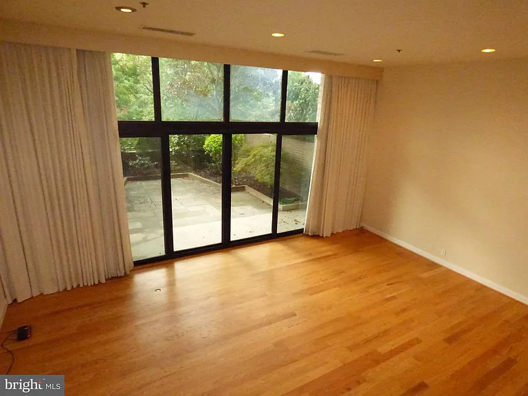 1401 N Oak St #G4 — Photo 4