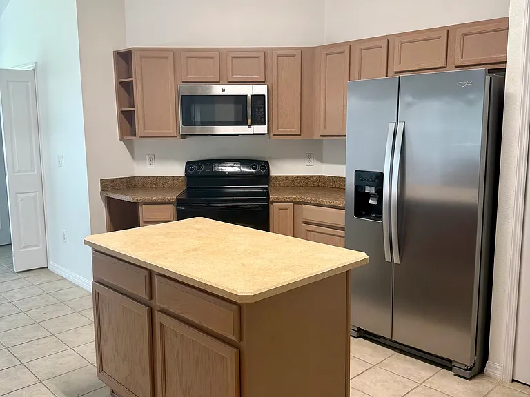 1819 Creekwater Blvd — Photo 12