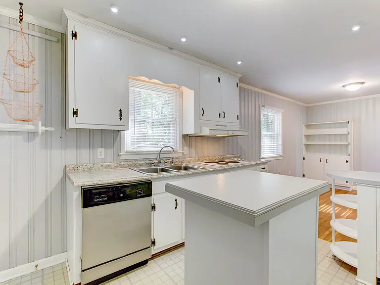 1213 Park Ave — Photo 15