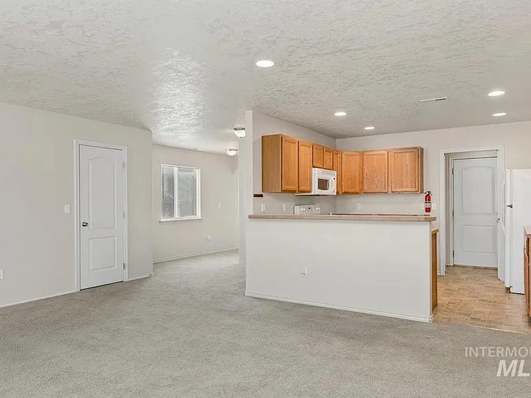 140 SW Quaker Dr — Photo 13