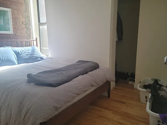 Rented by Chartwell Manhattan Realty | media 17