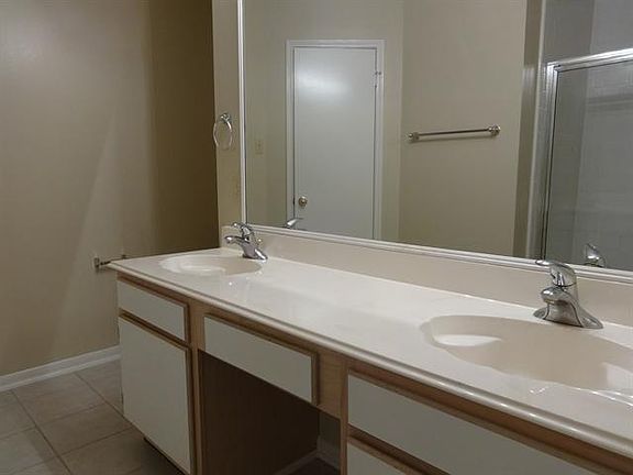 4th image of 11614 Meadowchase Dr