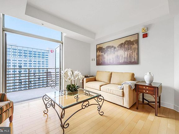4th image of 675 President St Unit 2702