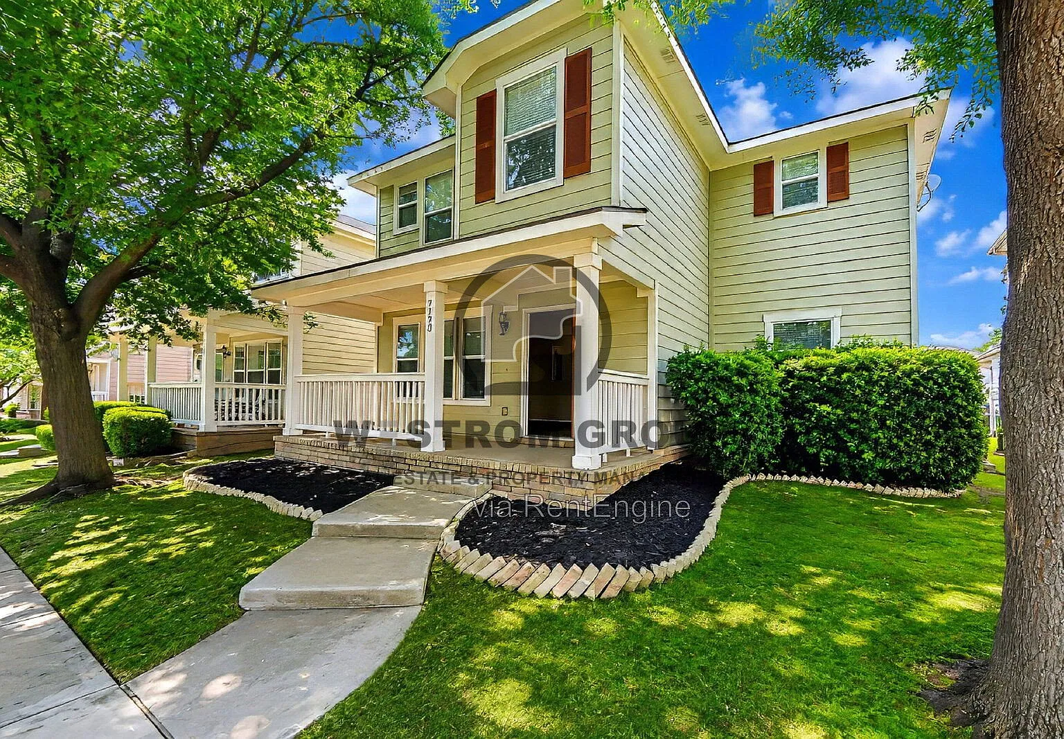 3 bed, 2.5 bath, 1447 sqft, $2,045 — Photo 2