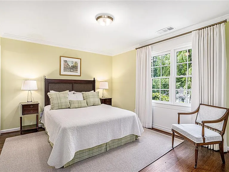 575 Peachtree Battle Ave NW — Photo 17