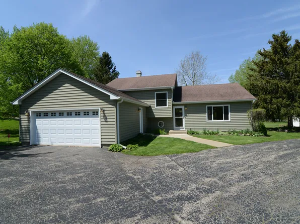 3N582 Balkan Dr, Saint Charles, IL 60175