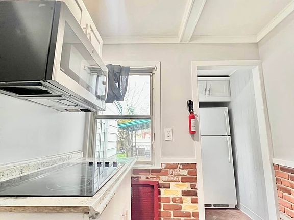 5th image of 2630 Falcon St #1