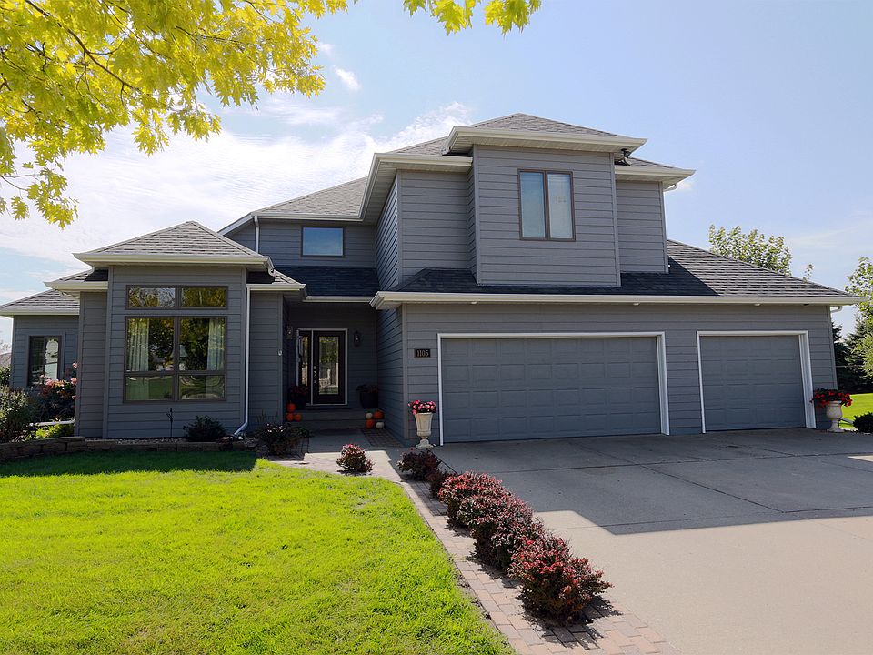1st image of 1105 Twin Oaks Dr
